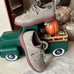 Brand New Bass Junior Bucks Taupe Oxford Casual Dress Shoes Boys Nubucks Lace Up